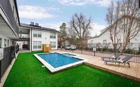 Dallas Boutique Flat + Arboretum Tickets Included